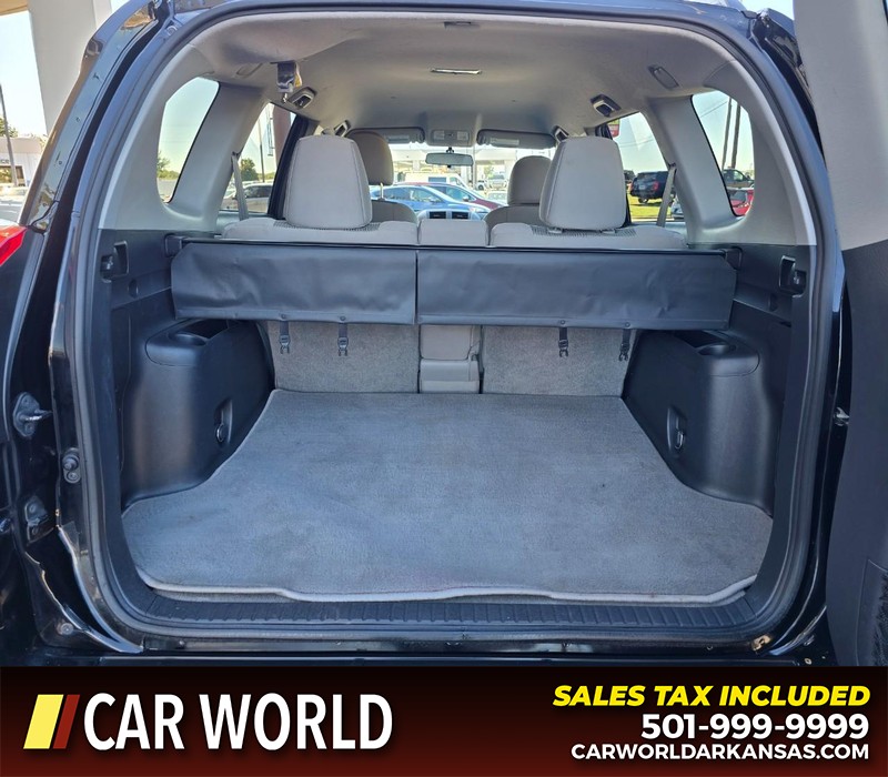 Toyota RAV4 Vehicle Full-screen Gallery Image 13