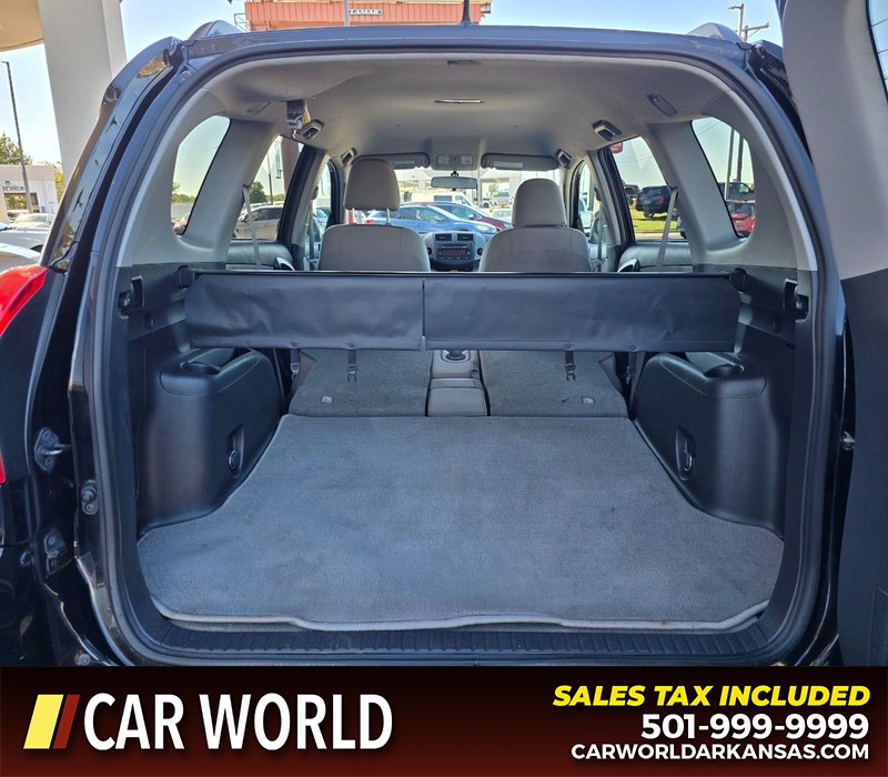 Toyota RAV4 Vehicle Full-screen Gallery Image 14