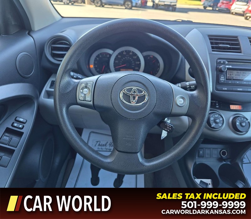 Toyota RAV4 Vehicle Full-screen Gallery Image 15