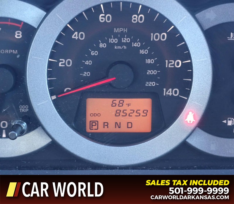 Toyota RAV4 Vehicle Full-screen Gallery Image 16