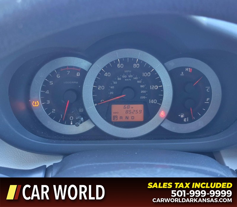 Toyota RAV4 Vehicle Full-screen Gallery Image 17