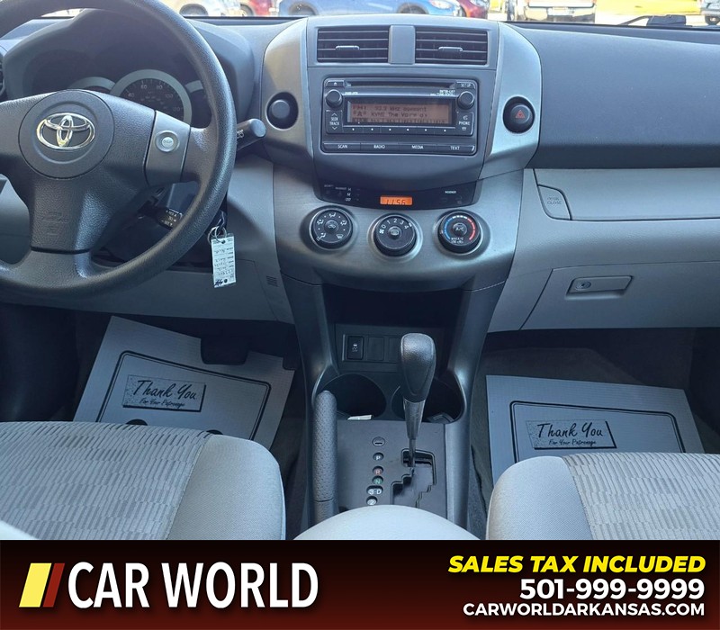 Toyota RAV4 Vehicle Full-screen Gallery Image 18