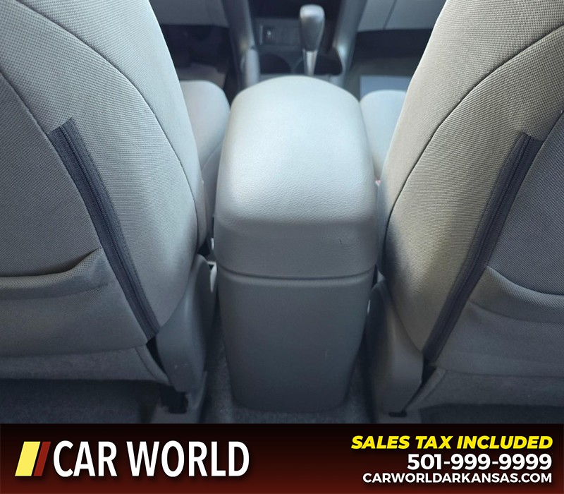 Toyota RAV4 Vehicle Full-screen Gallery Image 19