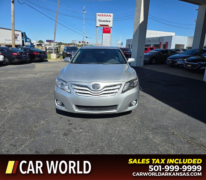 Toyota Camry Vehicle Full-screen Gallery Image 2
