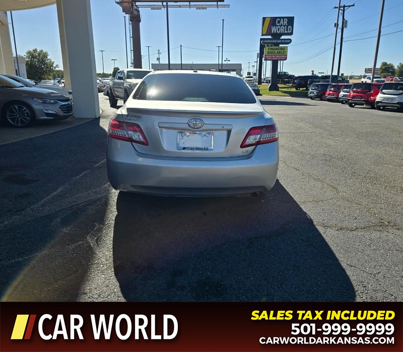 Toyota Camry Vehicle Full-screen Gallery Image 5