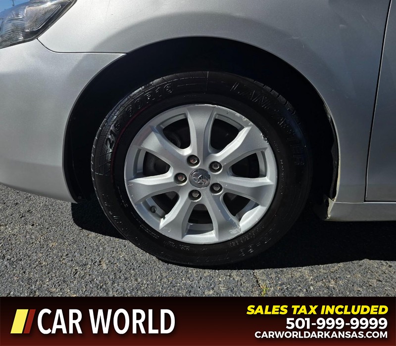 Toyota Camry Vehicle Full-screen Gallery Image 6
