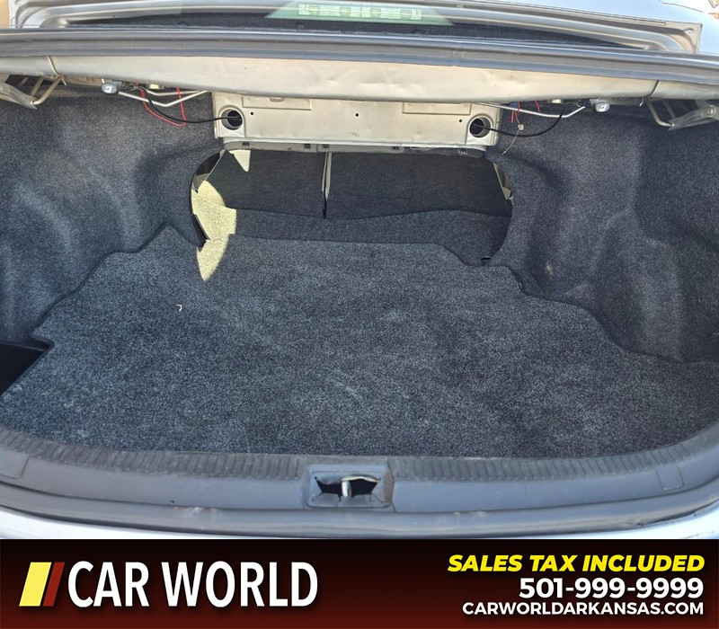 Toyota Camry Vehicle Full-screen Gallery Image 14
