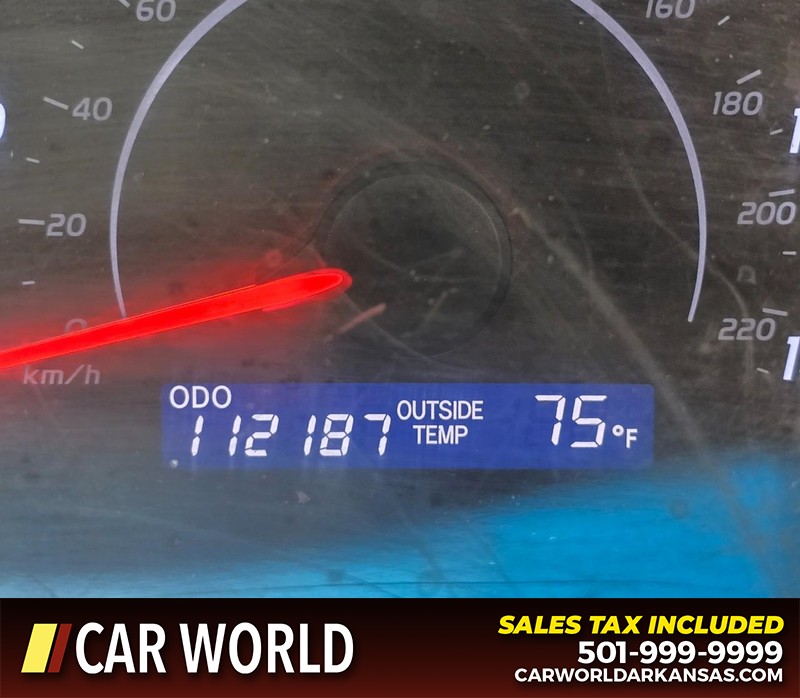 Toyota Camry Vehicle Full-screen Gallery Image 16