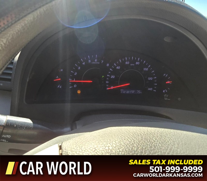 Toyota Camry Vehicle Full-screen Gallery Image 17