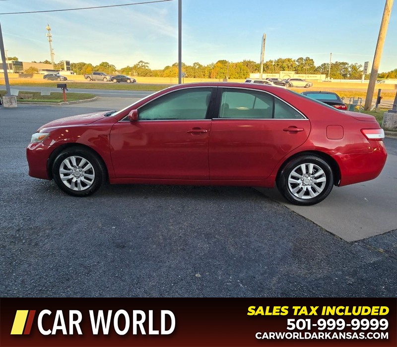 Toyota Camry Vehicle Full-screen Gallery Image 4