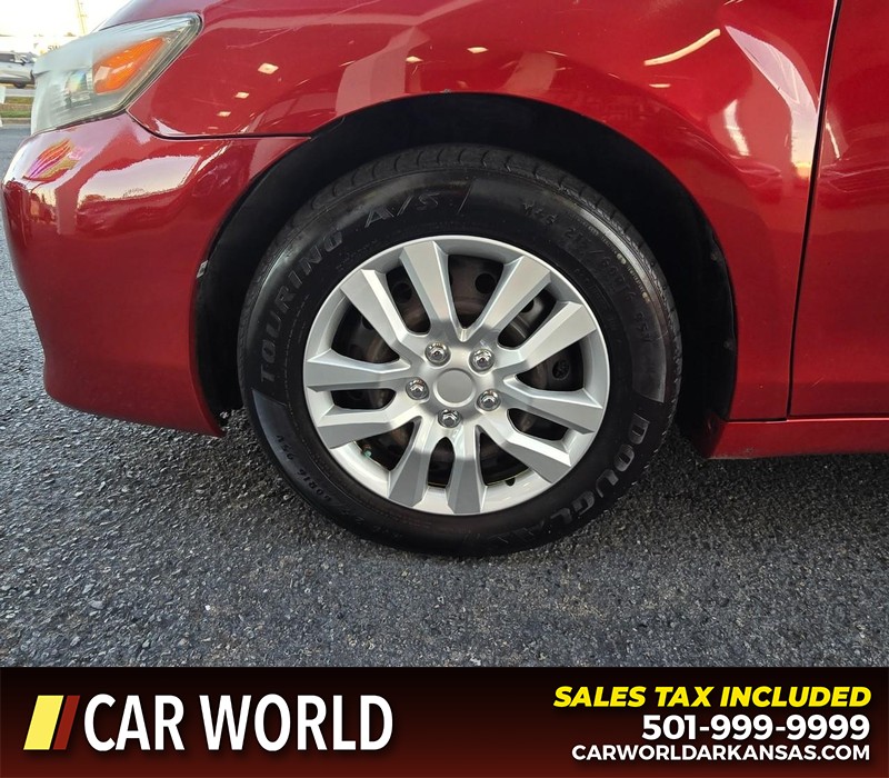 Toyota Camry Vehicle Full-screen Gallery Image 6
