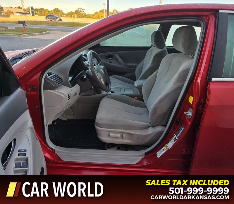 Toyota Camry Vehicle Full-screen Gallery Image 8