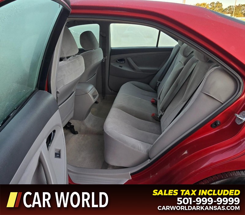 Toyota Camry Vehicle Full-screen Gallery Image 10