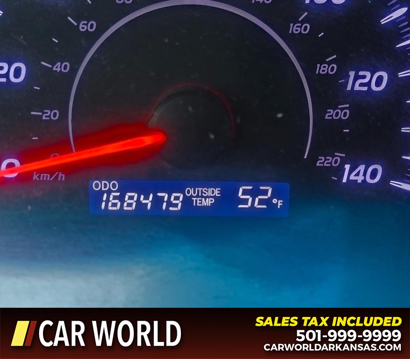 Toyota Camry Vehicle Full-screen Gallery Image 16