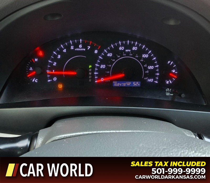 Toyota Camry Vehicle Full-screen Gallery Image 17