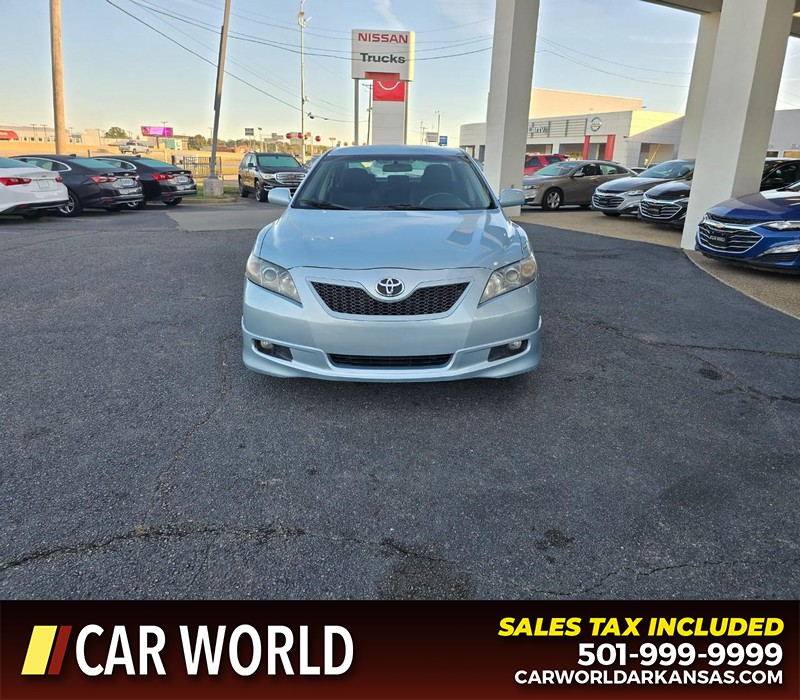 Toyota Camry Vehicle Full-screen Gallery Image 2