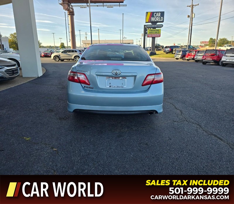Toyota Camry Vehicle Full-screen Gallery Image 5