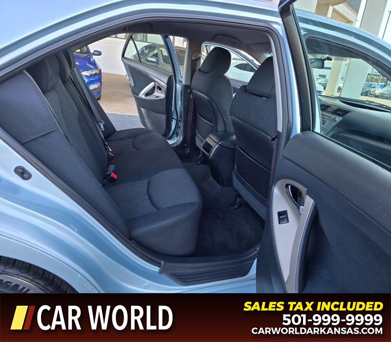 Toyota Camry Vehicle Full-screen Gallery Image 12