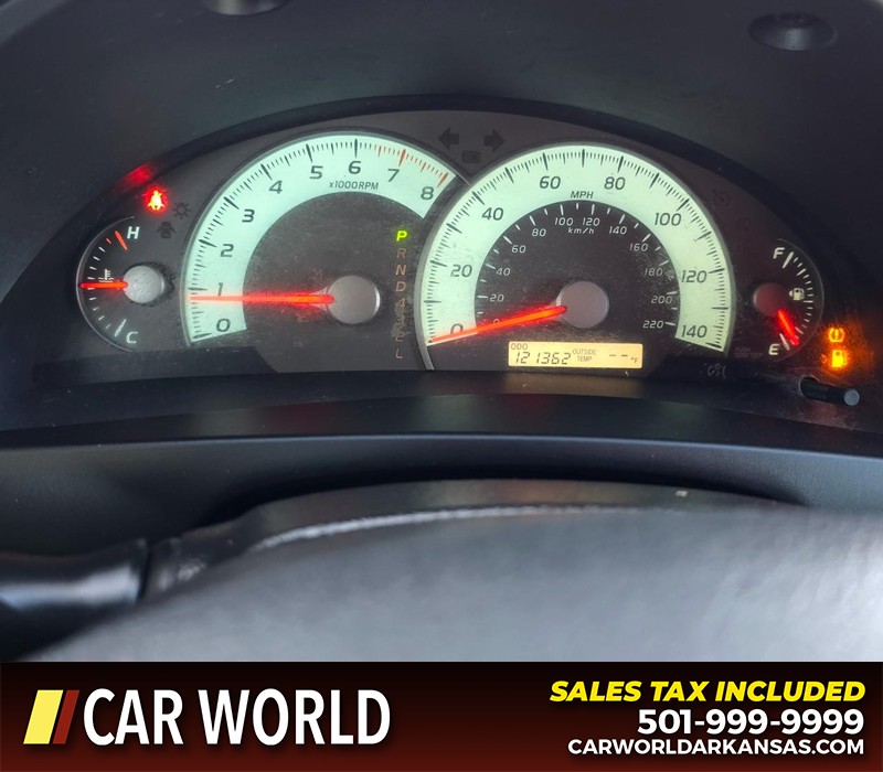 Toyota Camry Vehicle Full-screen Gallery Image 16