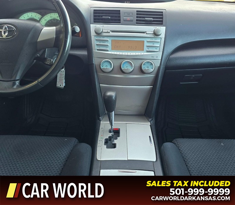 Toyota Camry Vehicle Full-screen Gallery Image 17