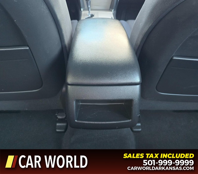 Toyota Camry Vehicle Full-screen Gallery Image 18