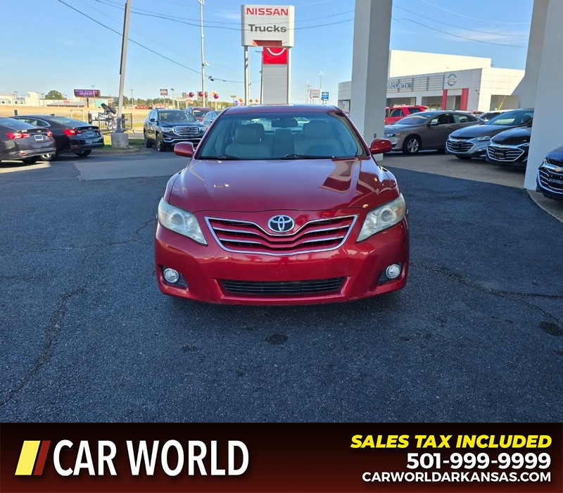 Toyota Camry Vehicle Full-screen Gallery Image 2