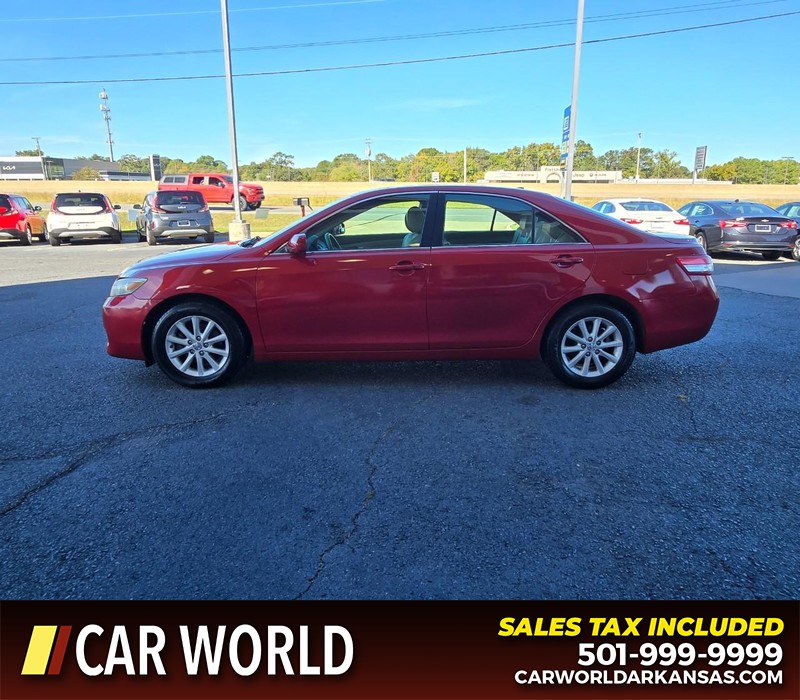 Toyota Camry Vehicle Full-screen Gallery Image 4