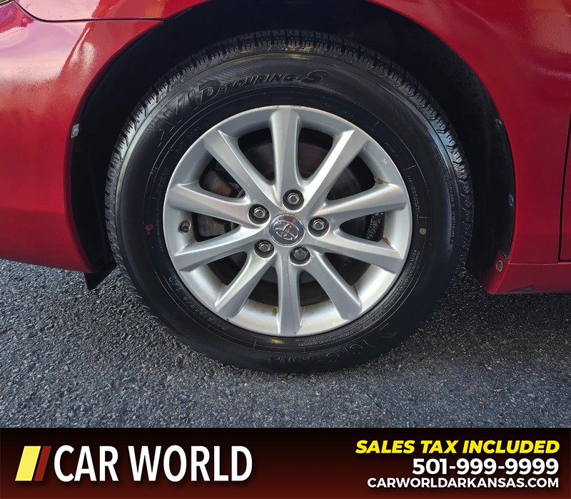 Toyota Camry Vehicle Full-screen Gallery Image 6