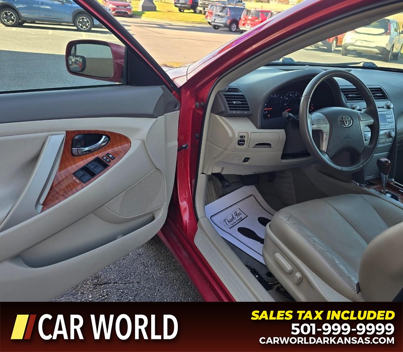Toyota Camry Vehicle Full-screen Gallery Image 7
