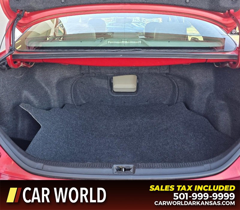 Toyota Camry Vehicle Full-screen Gallery Image 13