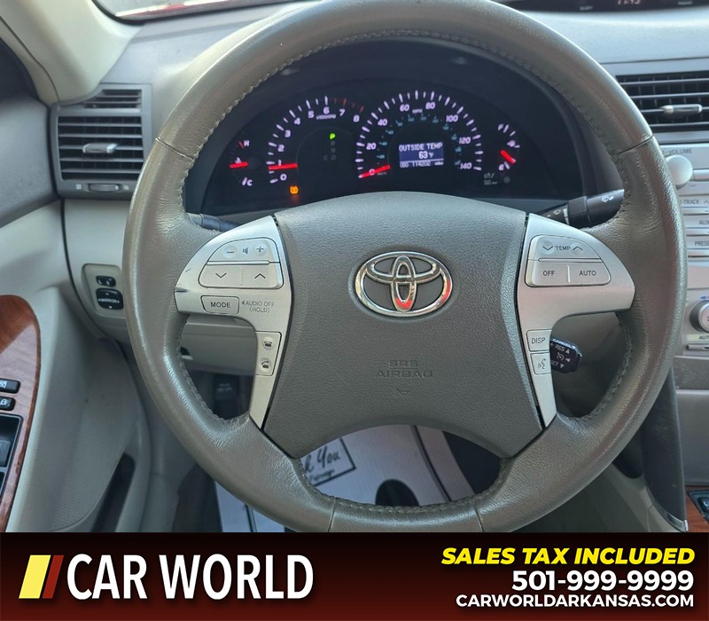 Toyota Camry Vehicle Full-screen Gallery Image 14