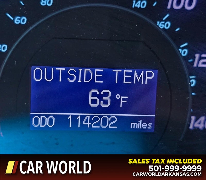 Toyota Camry Vehicle Full-screen Gallery Image 15