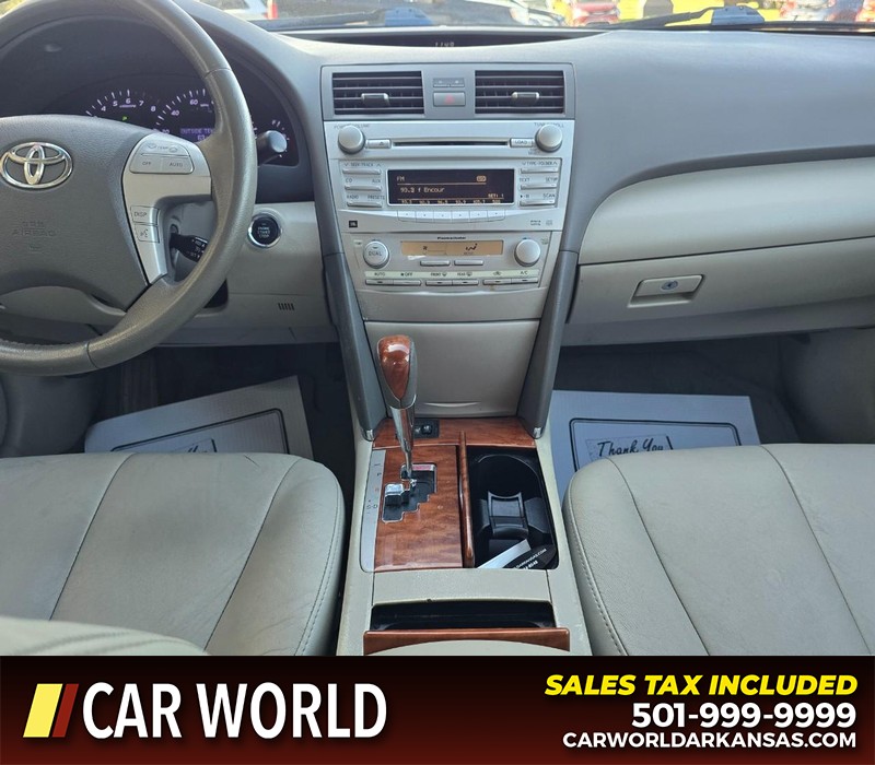 Toyota Camry Vehicle Full-screen Gallery Image 17
