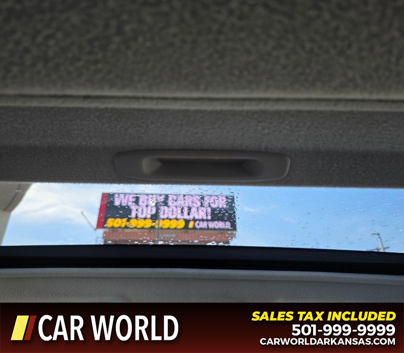 Toyota Camry Vehicle Full-screen Gallery Image 18