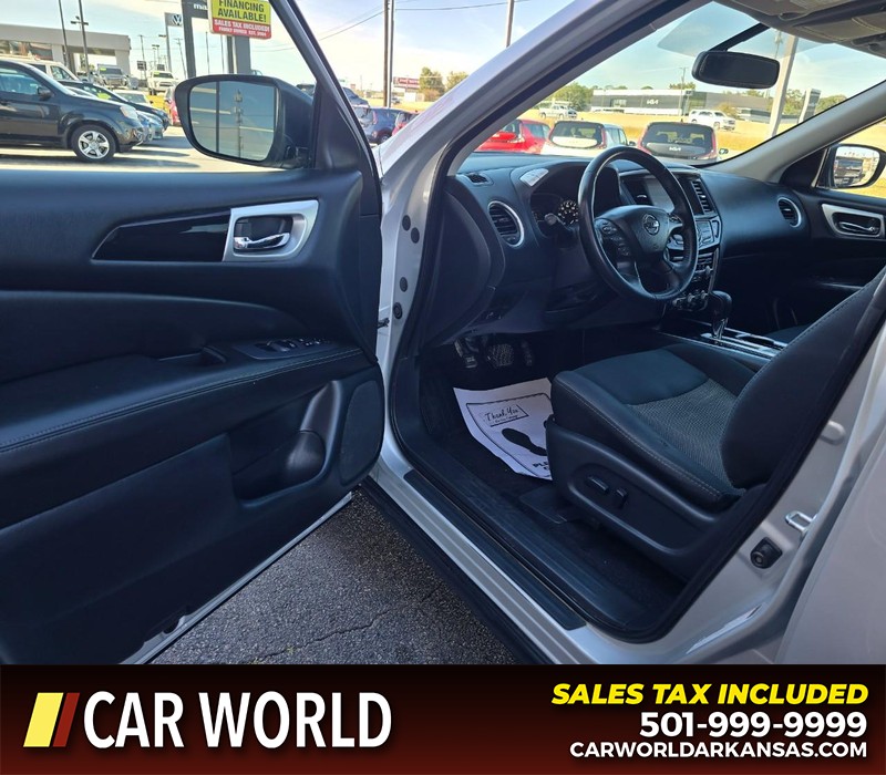 Nissan Pathfinder Vehicle Full-screen Gallery Image 7