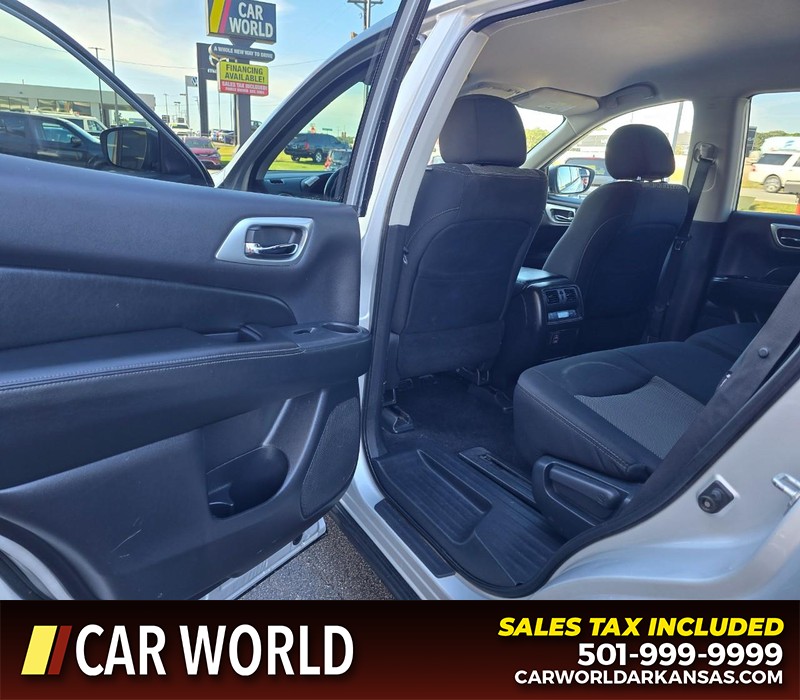 Nissan Pathfinder Vehicle Full-screen Gallery Image 9
