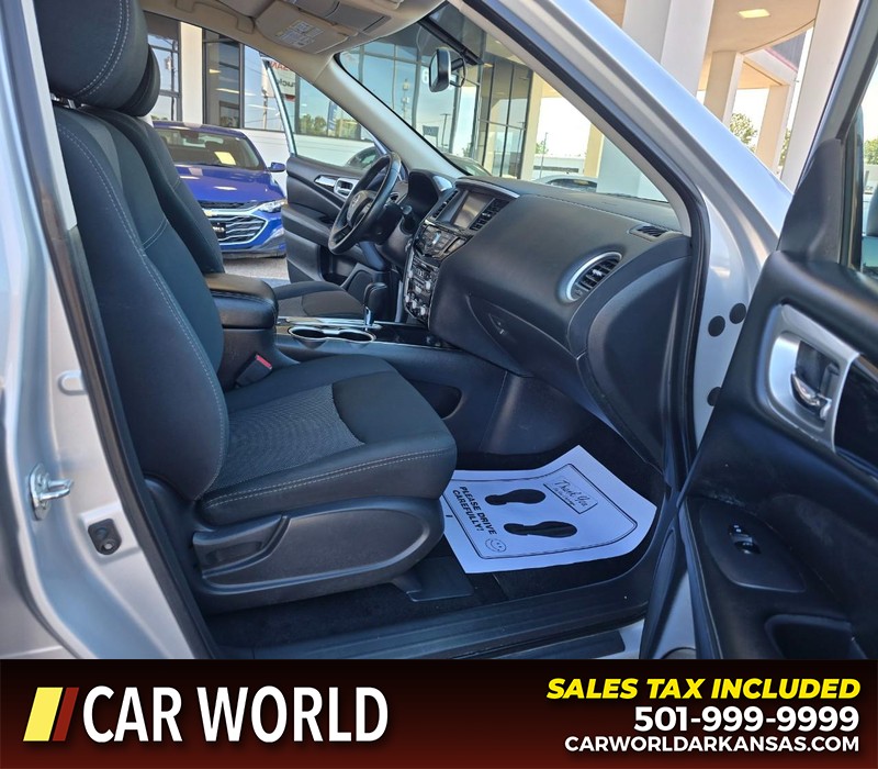 Nissan Pathfinder Vehicle Full-screen Gallery Image 12