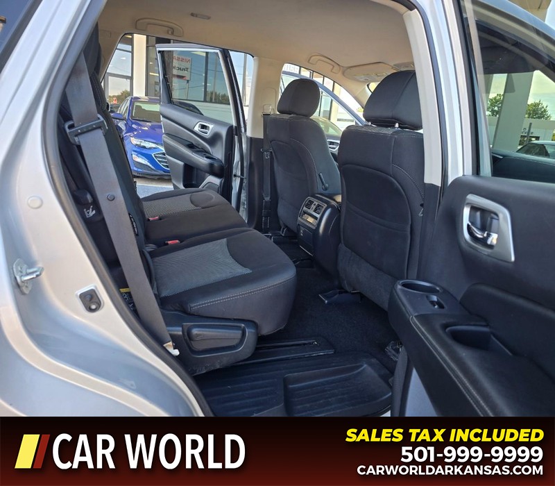 Nissan Pathfinder Vehicle Full-screen Gallery Image 13