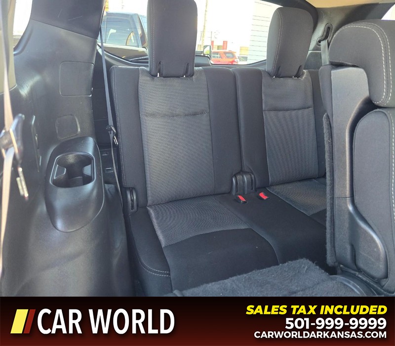 Nissan Pathfinder Vehicle Full-screen Gallery Image 14