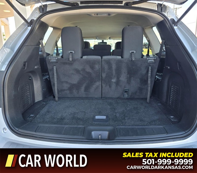 Nissan Pathfinder Vehicle Full-screen Gallery Image 15