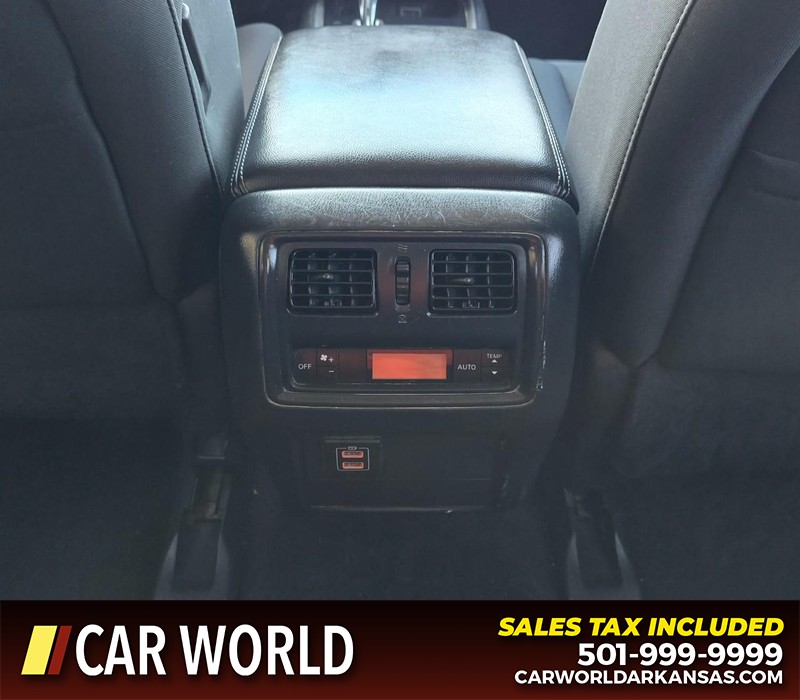 Nissan Pathfinder Vehicle Full-screen Gallery Image 22