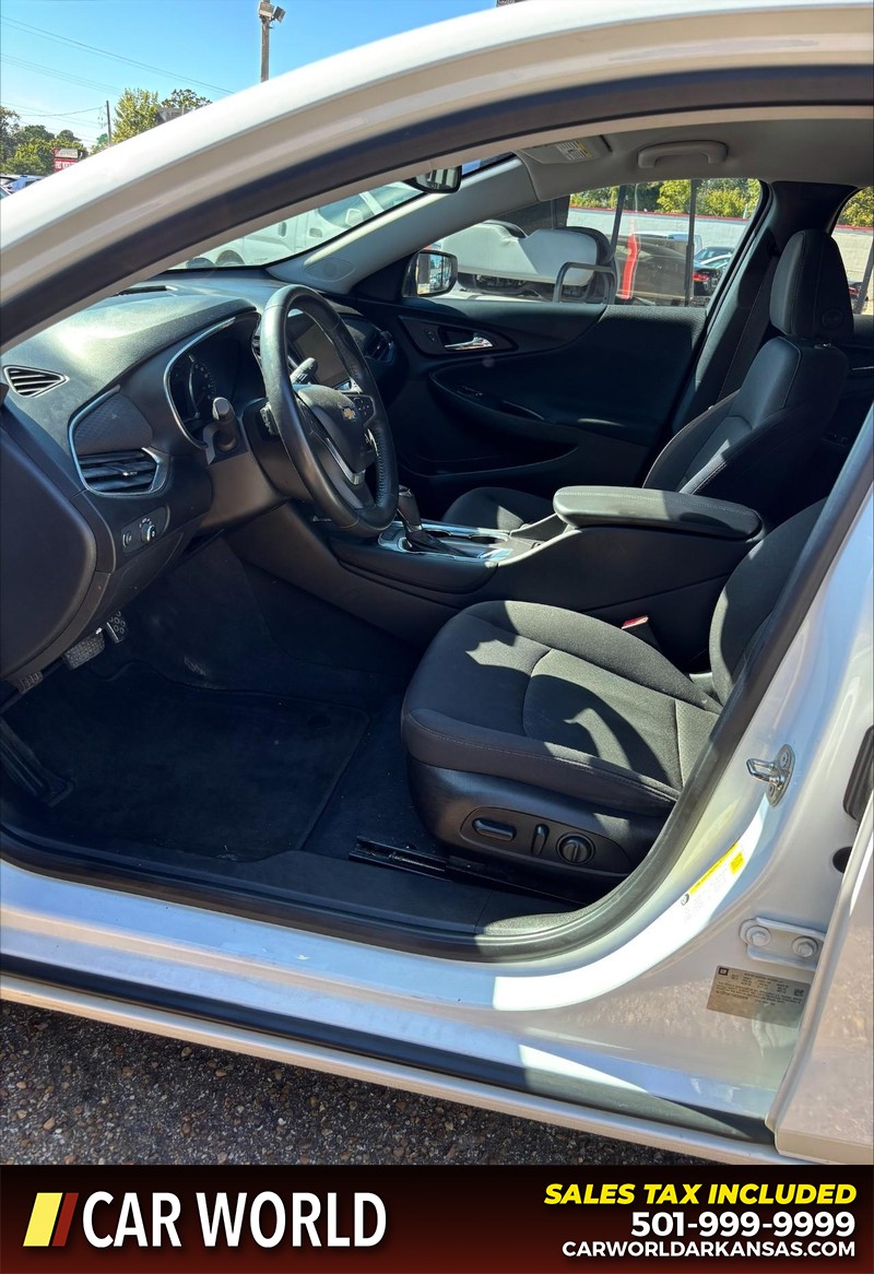 Chevrolet Malibu Vehicle Full-screen Gallery Image 13