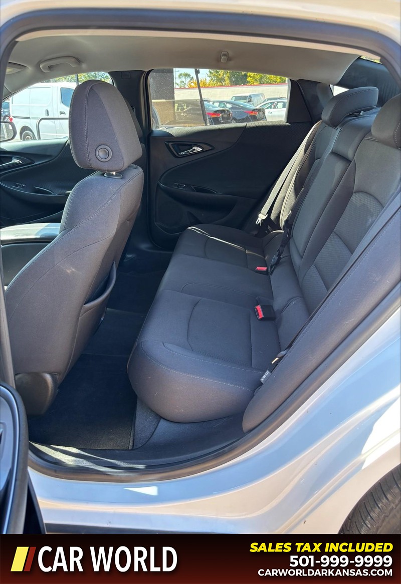 Chevrolet Malibu Vehicle Full-screen Gallery Image 15