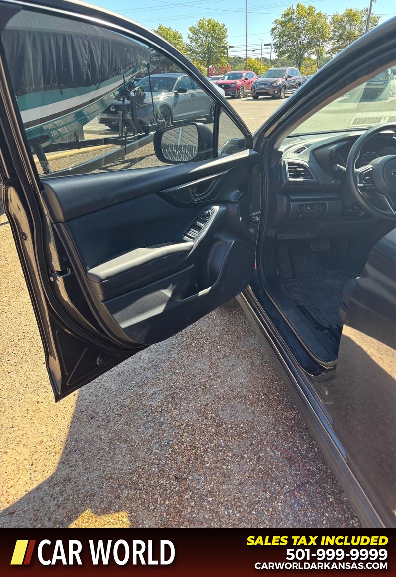 Subaru Crosstrek Vehicle Full-screen Gallery Image 12