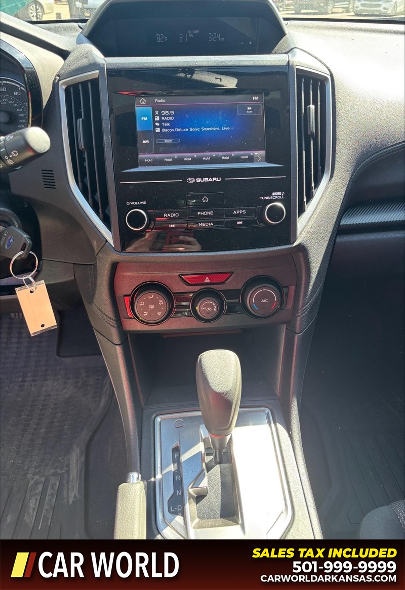 Subaru Crosstrek Vehicle Full-screen Gallery Image 17