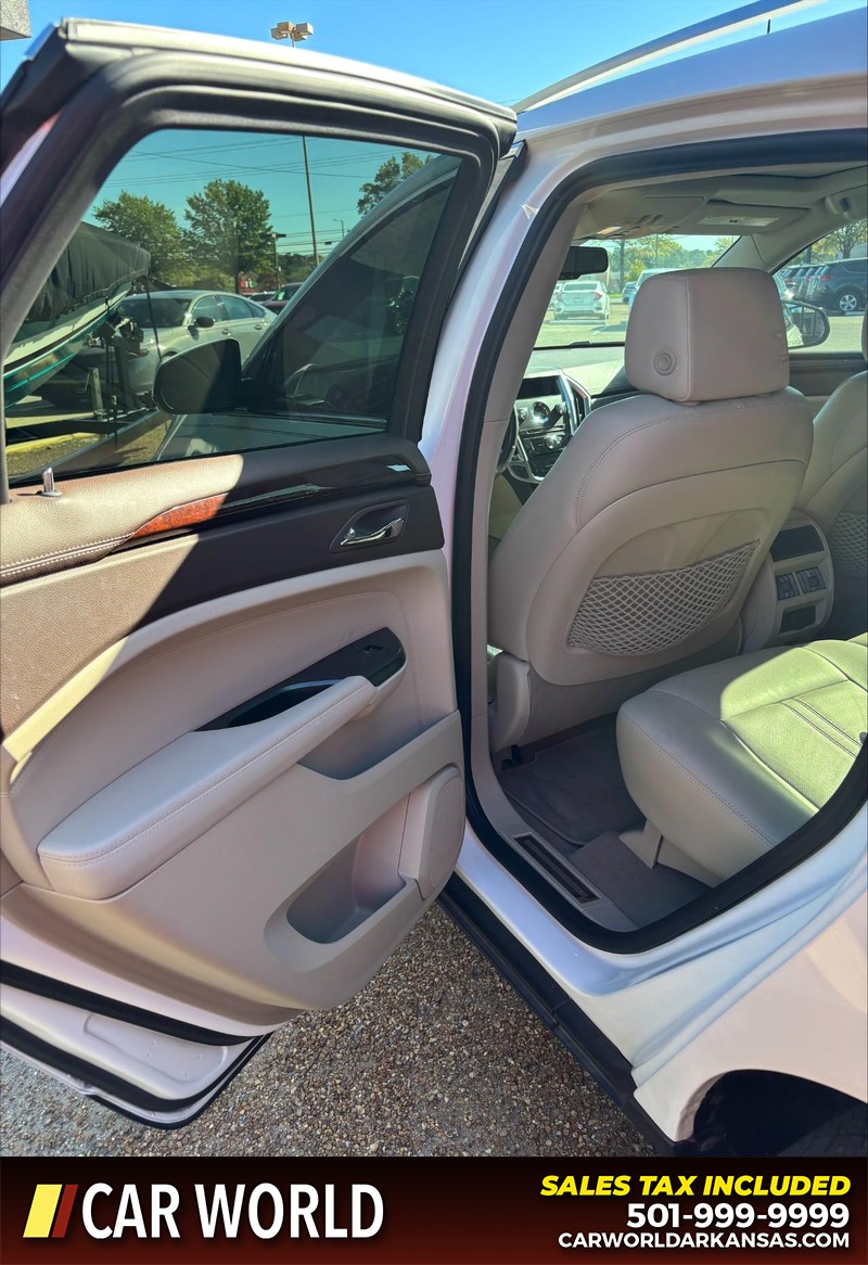 Cadillac SRX Vehicle Full-screen Gallery Image 14