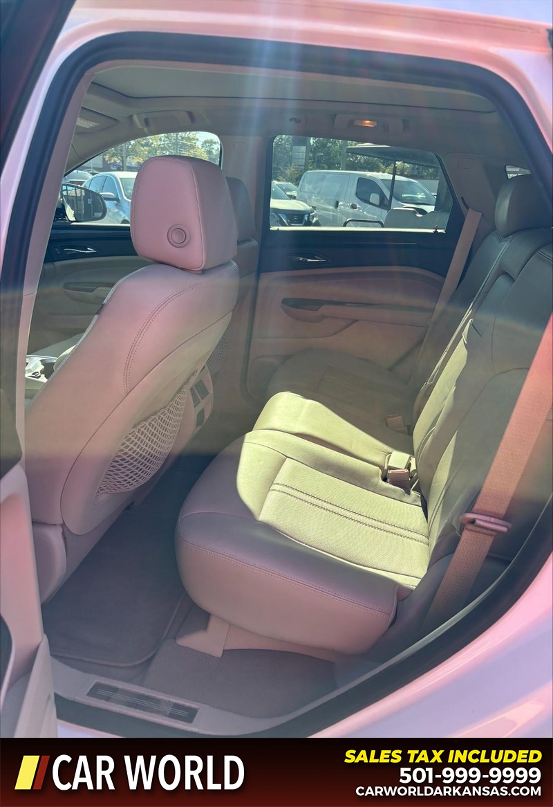 Cadillac SRX Vehicle Full-screen Gallery Image 15