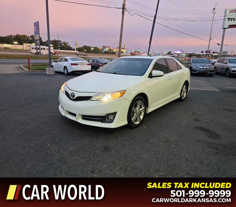 Toyota Camry Vehicle Full-screen Gallery Image 3