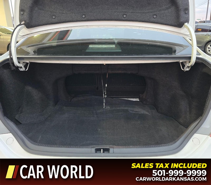 Toyota Camry Vehicle Full-screen Gallery Image 13