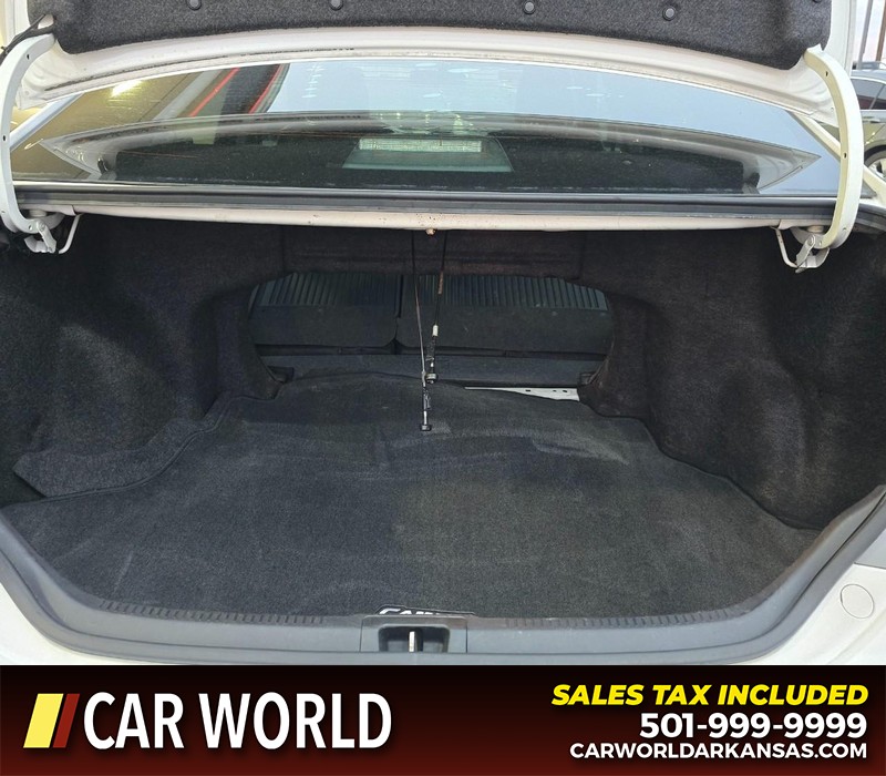 Toyota Camry Vehicle Full-screen Gallery Image 14